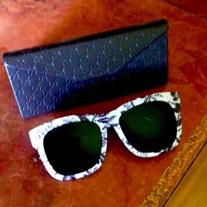 Floral design Gucci sunglasses